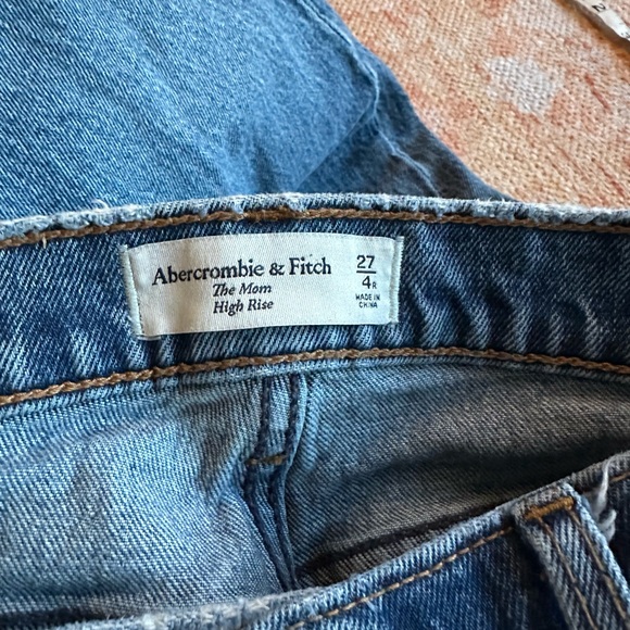 Abercrombie & Fitch High Rise Button Fly Mom Jean distressed medium wash 27 4R - Picture 2 of 10